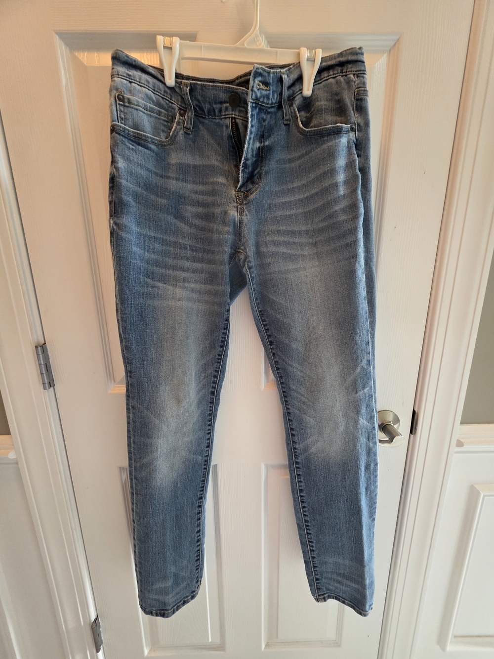 Aeropostale Men’s Skunny Jeans in Light Blue Wash